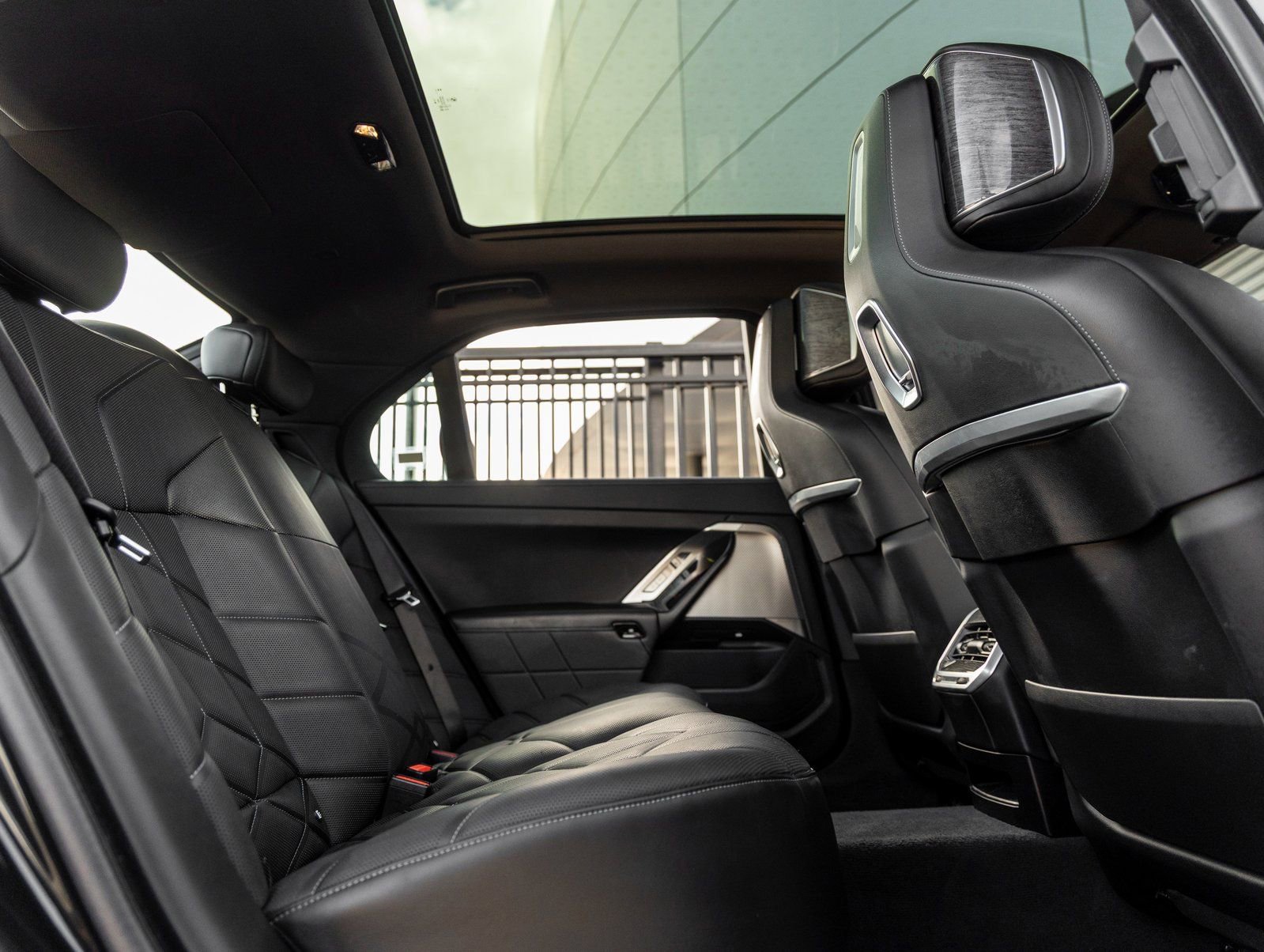 Used 2024 BMW 740i image 41