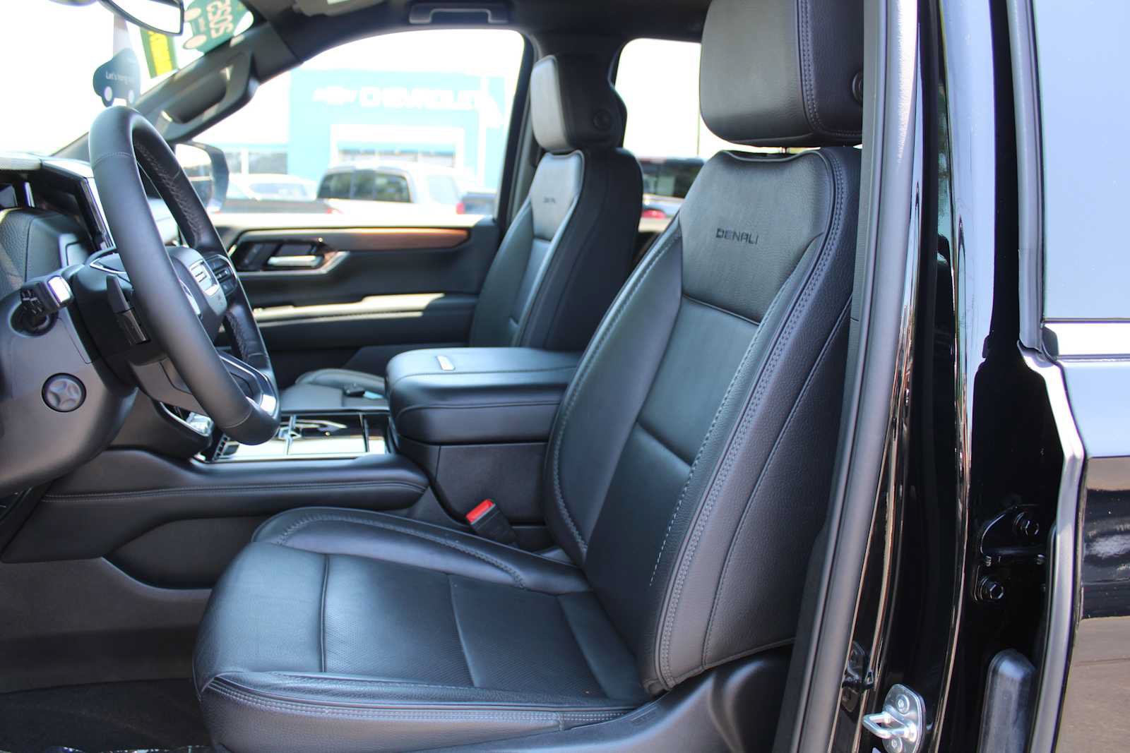 Certified 2025 GMC Yukon XL Denali AWD/4WD image 9