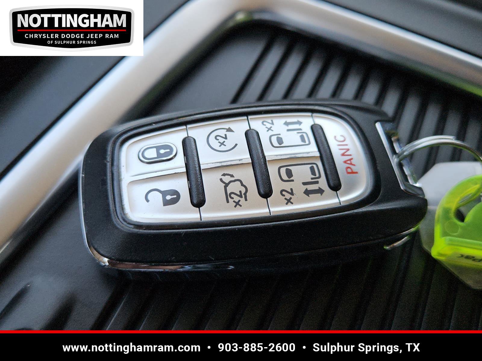 Used 2023 Chrysler Pacifica Touring-L image 34