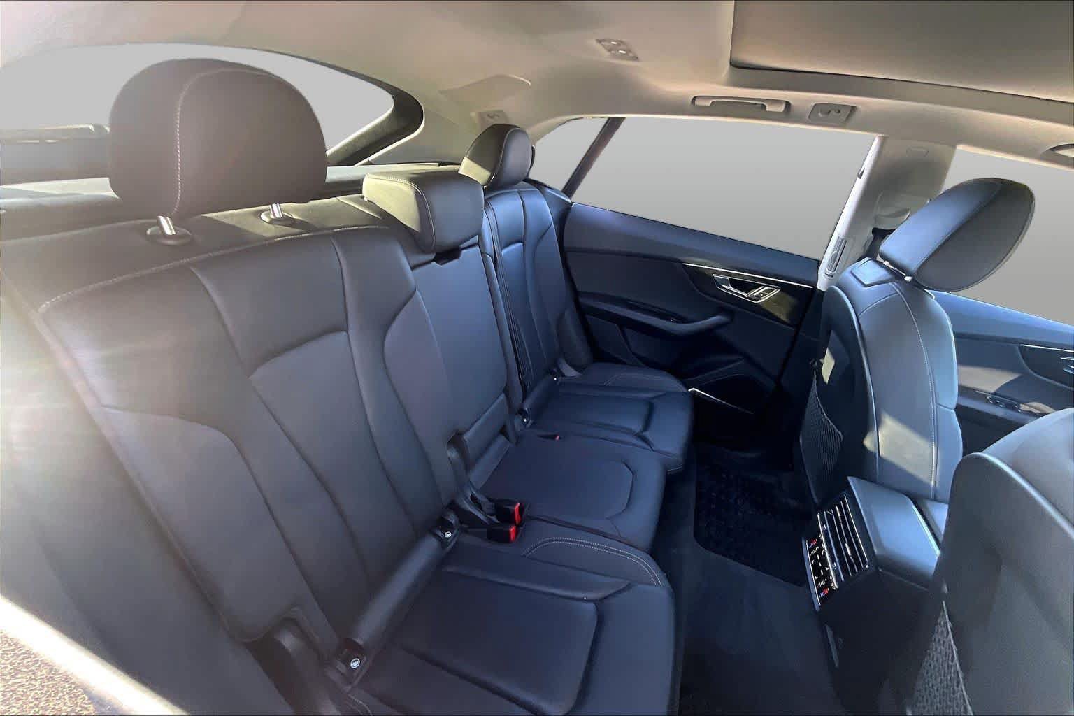Used 2019 Audi Q8 Premium Plus w/ Premium Plus AWD/4WD image 20