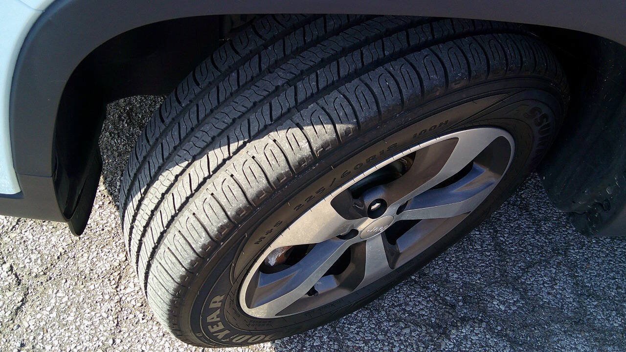 Used 2020 Jeep Cherokee Limited AWD/4WD image 35