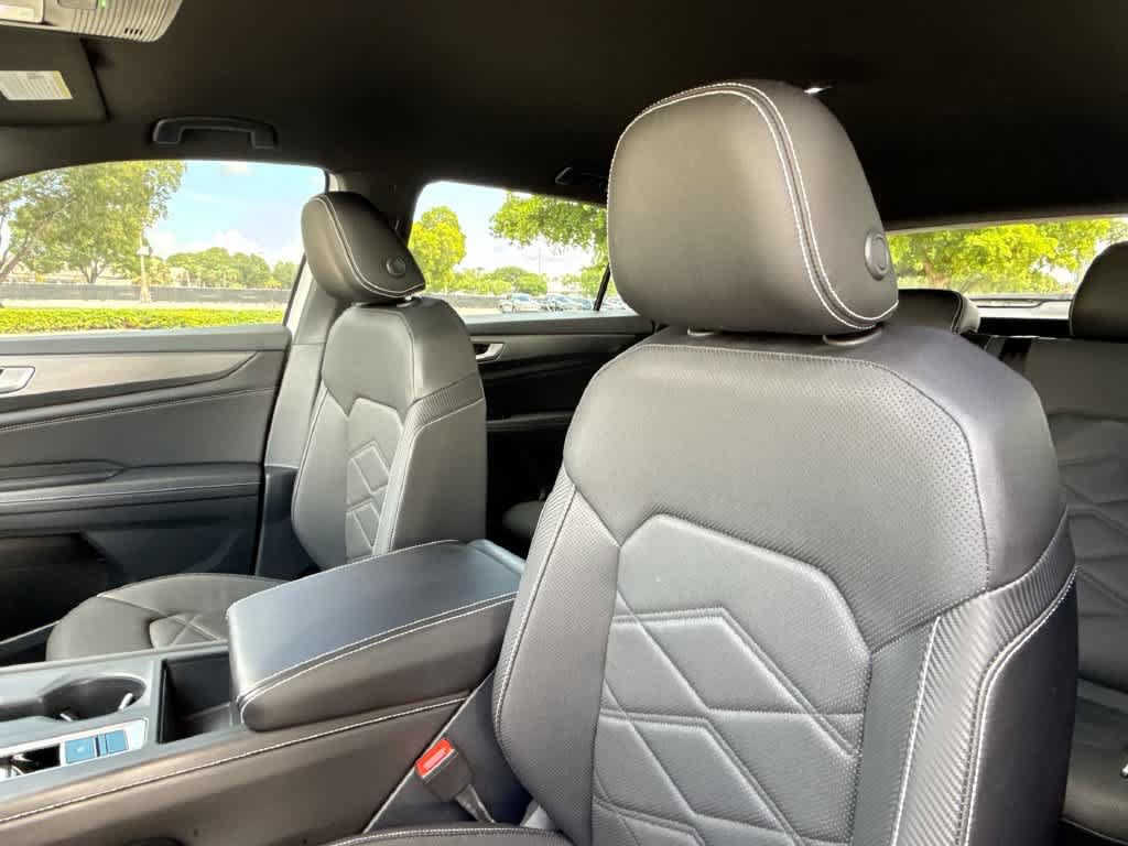 Certified 2025 Volkswagen Atlas Cross Sport SE FWD image 14