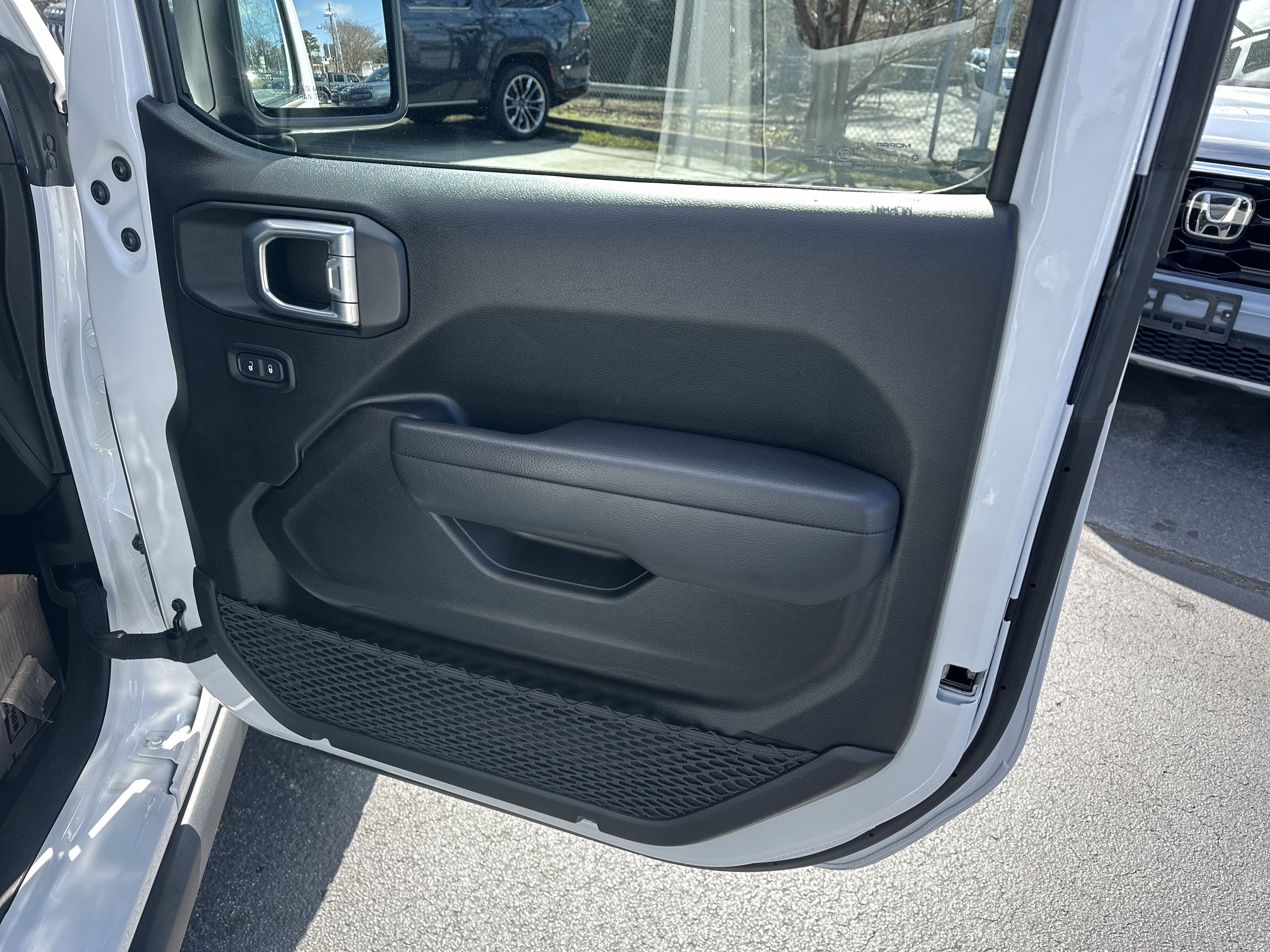 Used 2025 Jeep Gladiator Sport image 10