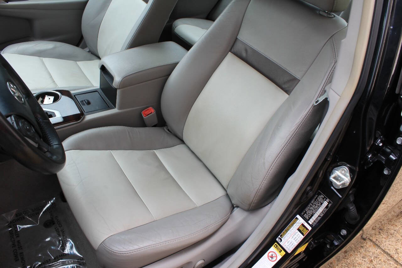 Used 2012 Toyota Camry XLE FWD image 11