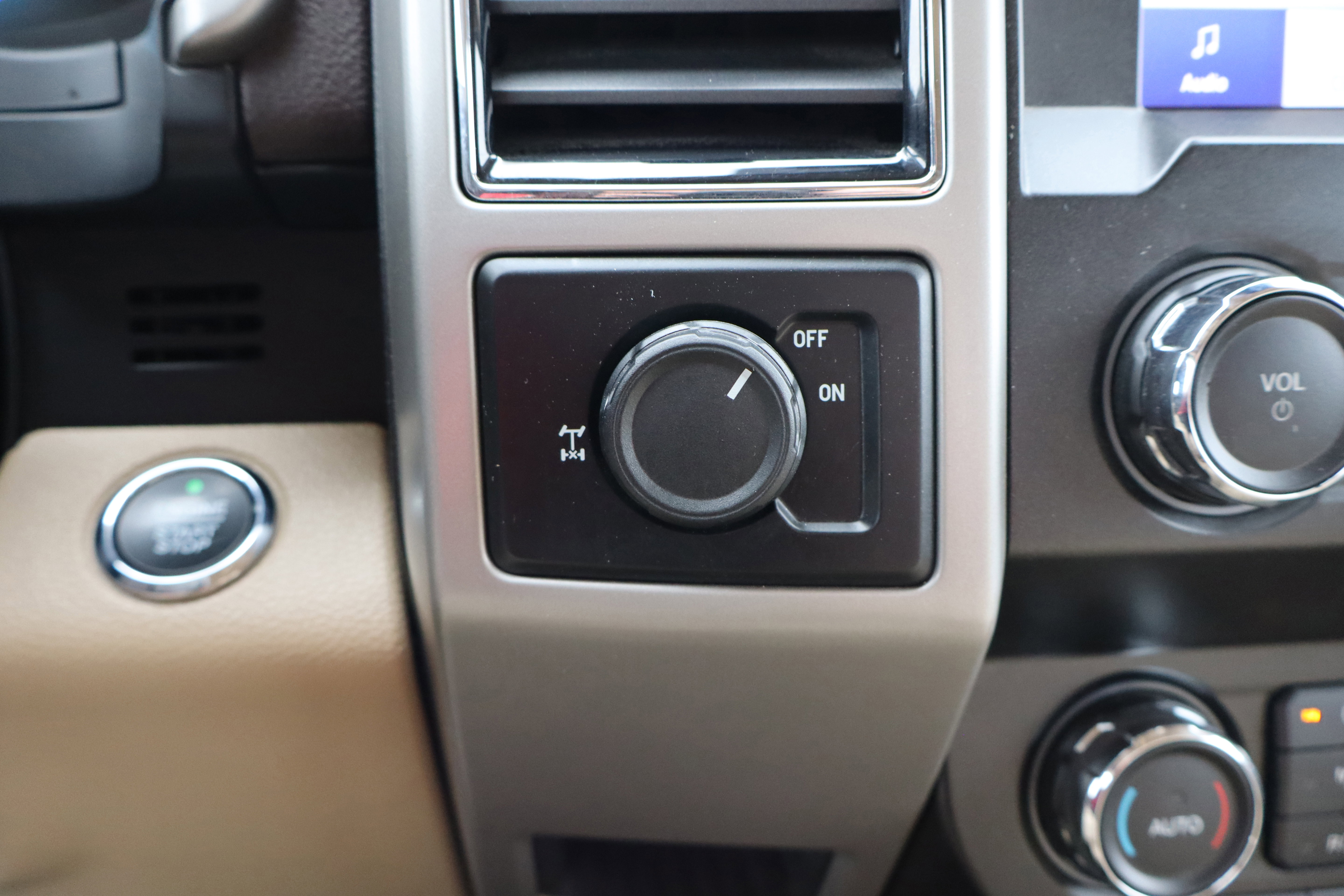 Used 2020 Ford F150 Lariat w/ Equipment Group 501A Mid image 25