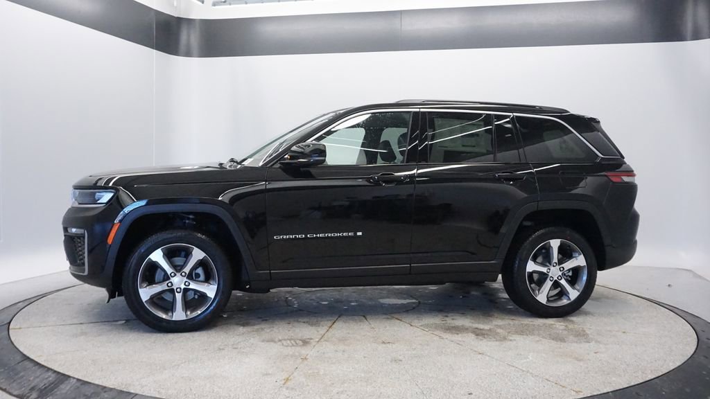 New 2026 Jeep Grand Cherokee Limited w/ Trailer Tow Package AWD/4WD image 2
