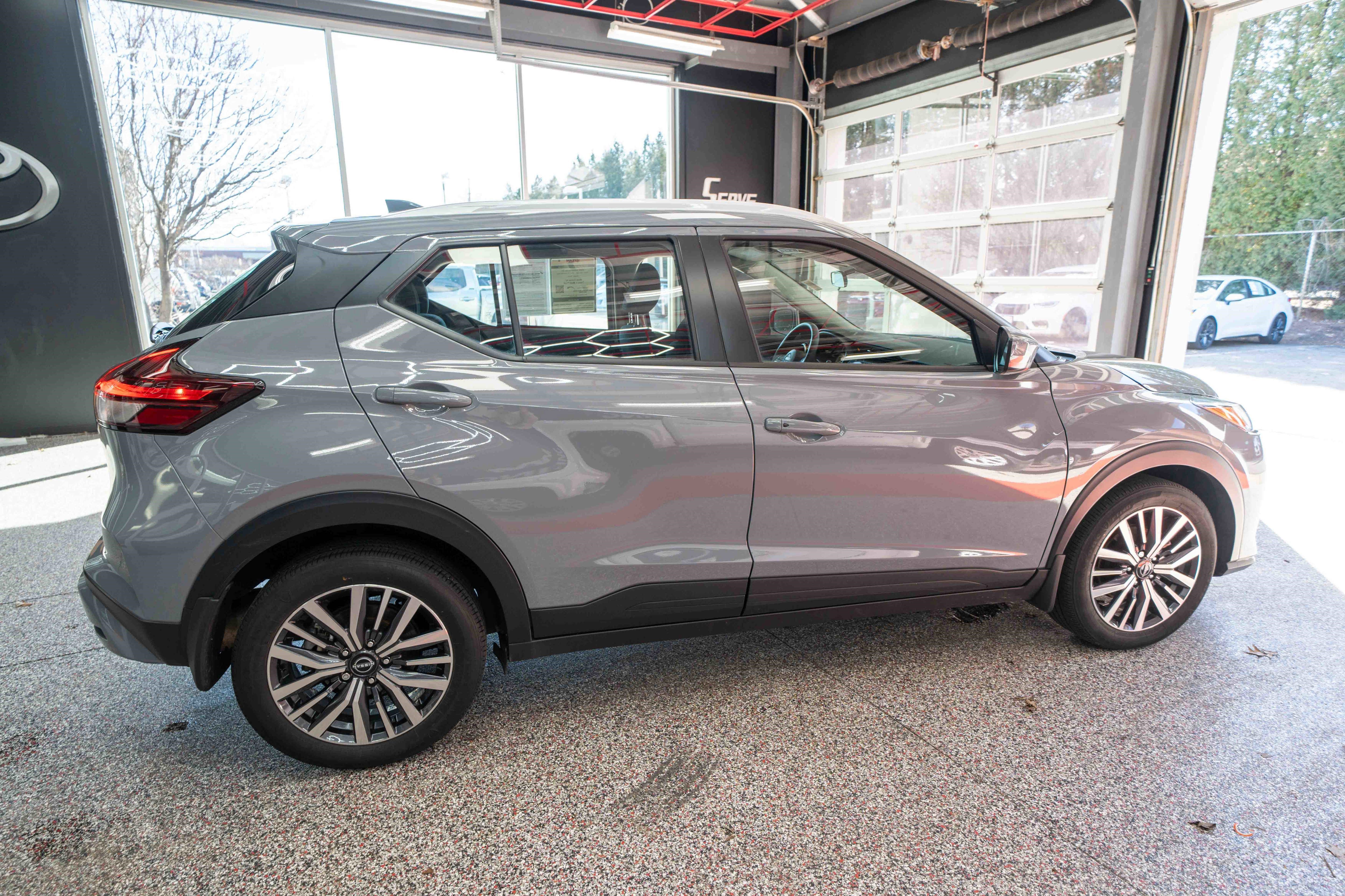 Used 2024 Nissan Kicks SV image 4