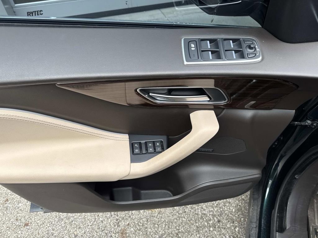 Used 2018 Jaguar F-PACE Prestige image 17