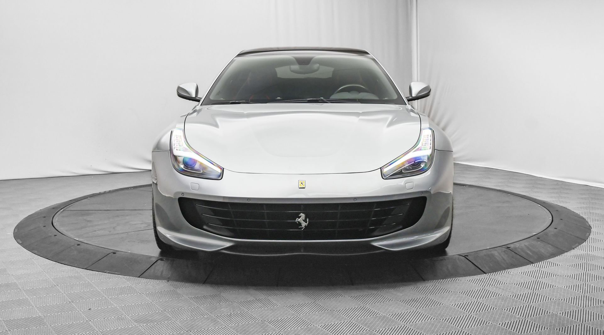 Used 2018 Ferrari GTC4Lusso T image 3