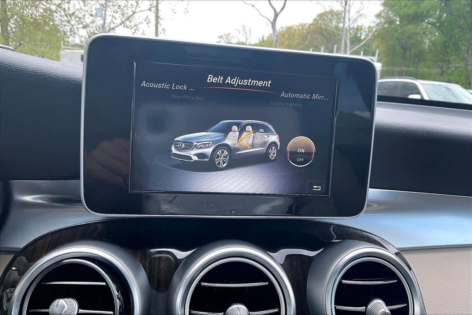 Used 2019 Mercedes-Benz GLC 300 4MATIC image 36