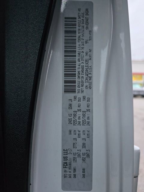 Used 2017 Jeep Wrangler Unlimited Sahara w/ Connectivity Group image 25