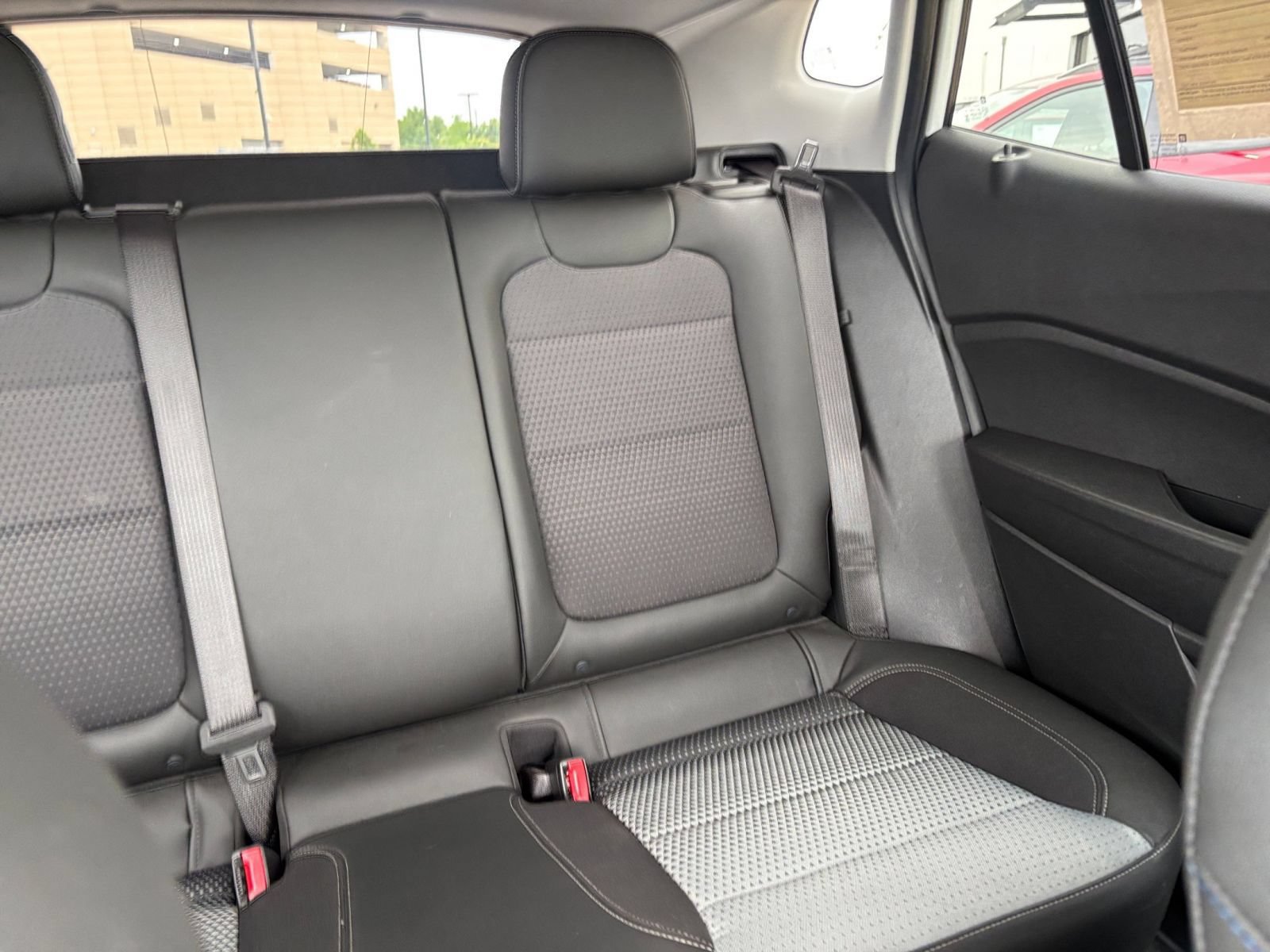 Used 2025 Chevrolet Trax LT FWD image 36