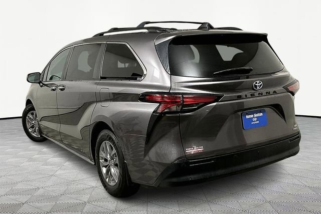 Used 2021 Toyota Sienna XLE image 11