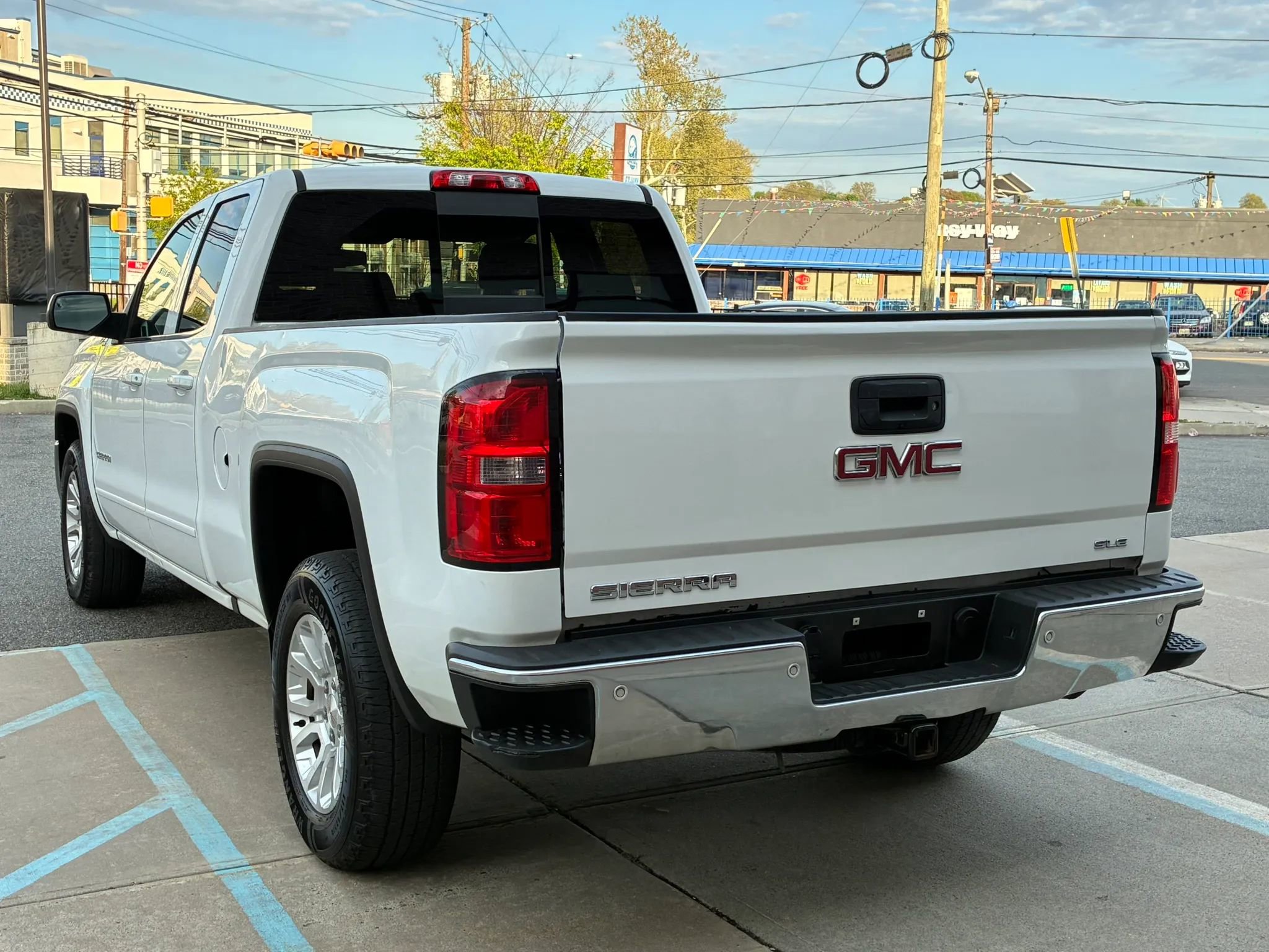 Used 2018 GMC Sierra 1500 SLE w/ SLE Value Package AWD/4WD image 4