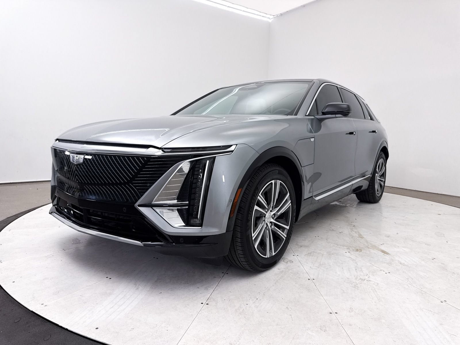 Used 2024 Cadillac Lyriq Luxury AWD/4WD image 12
