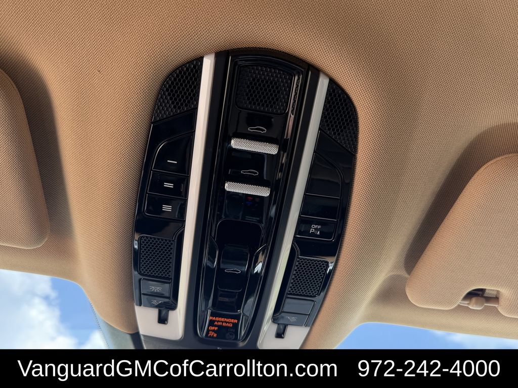 Used 2018 Porsche Panamera RWD image 27