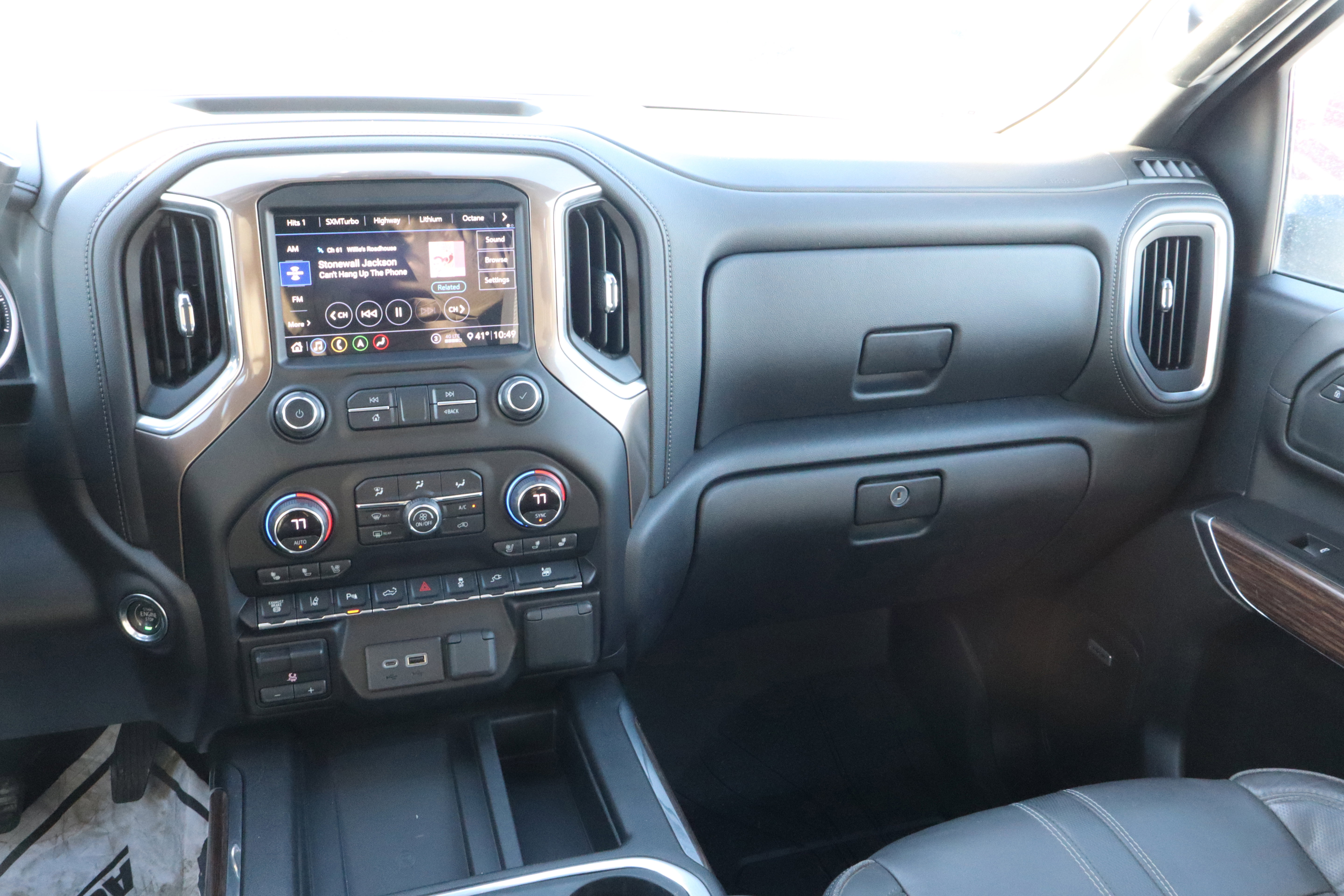 Used 2020 Chevrolet Silverado 2500 High Country image 11