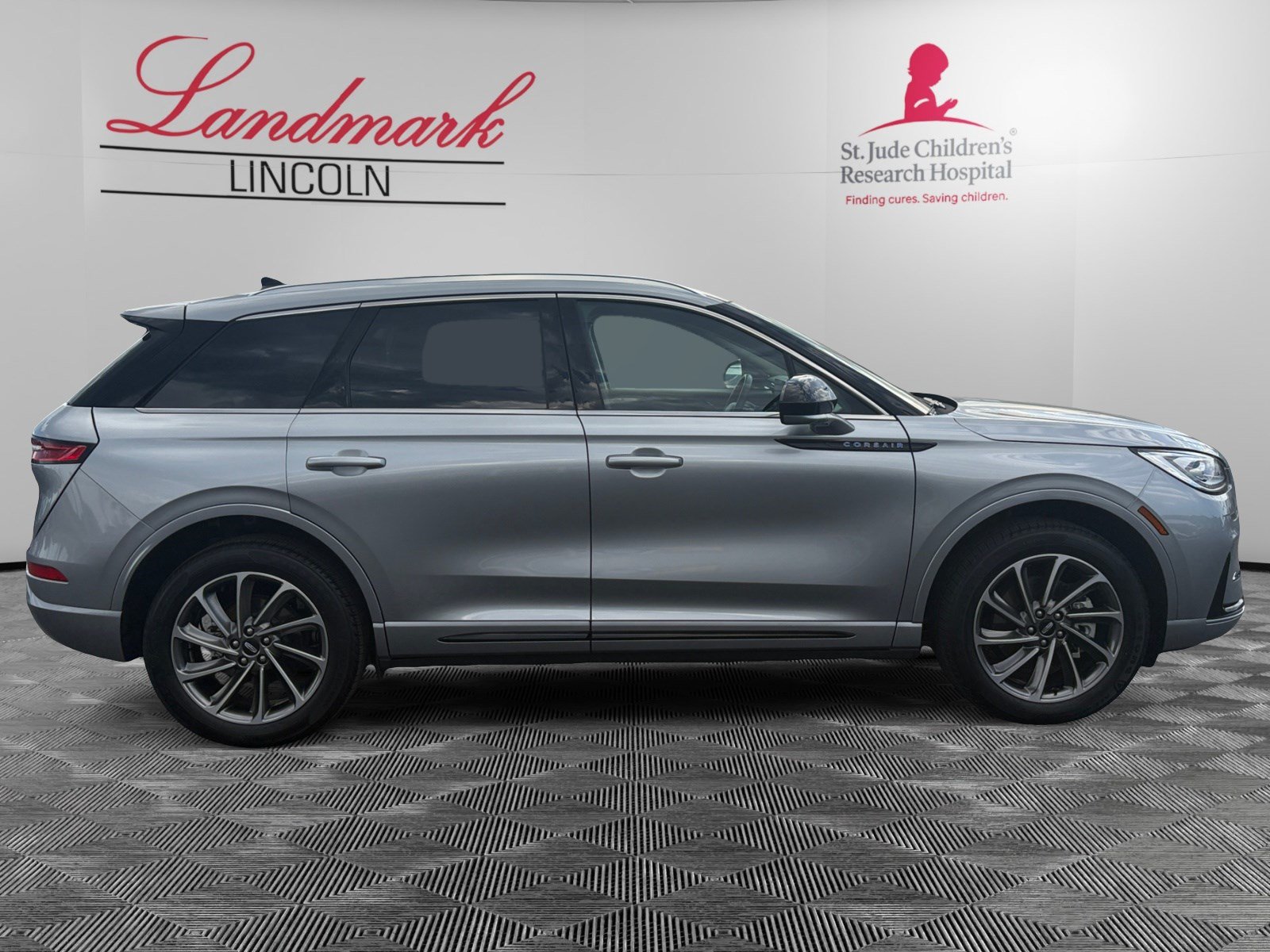 Certified 2024 Lincoln Corsair Grand Touring AWD/4WD image 6