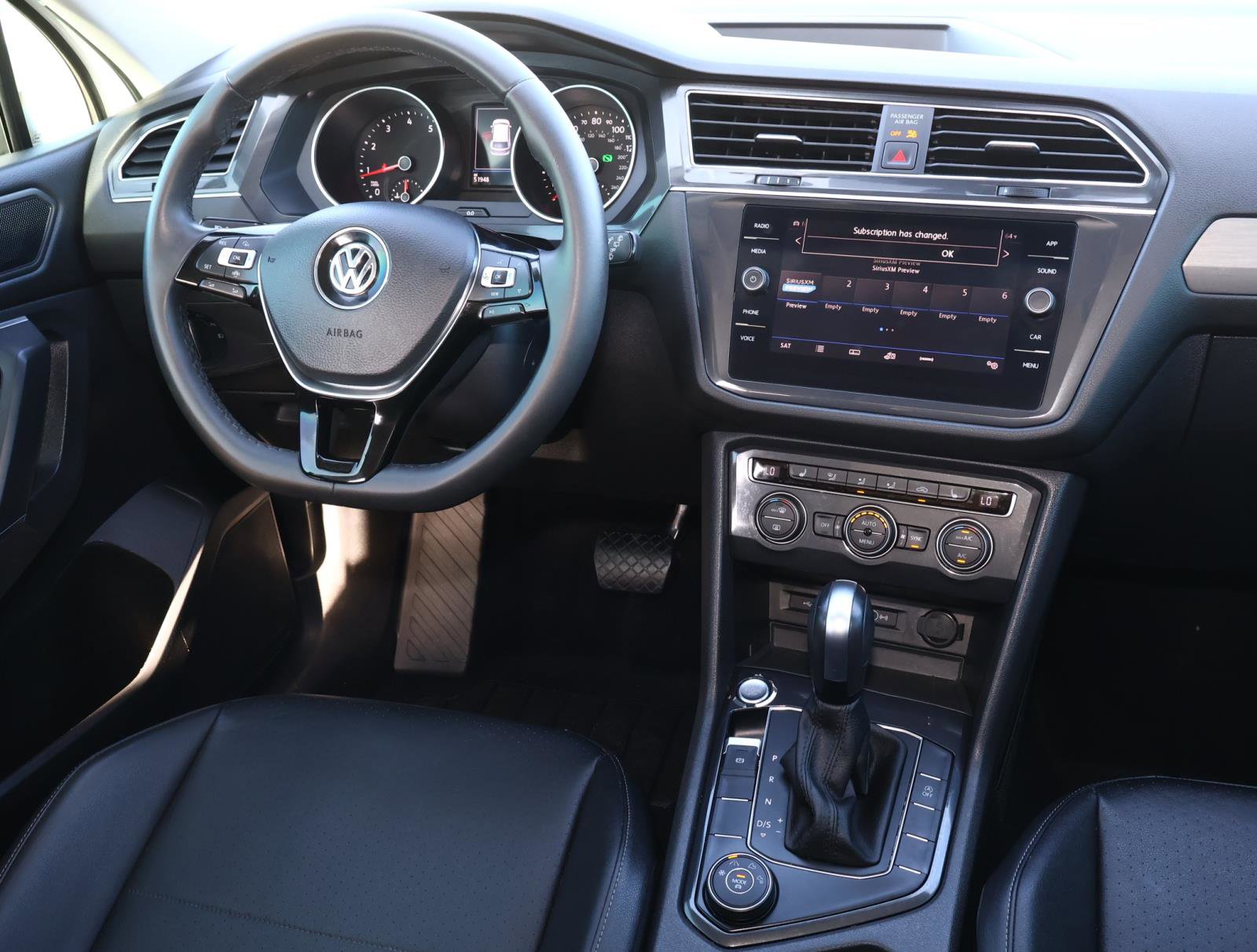 Used 2020 Volkswagen Tiguan SE image 10