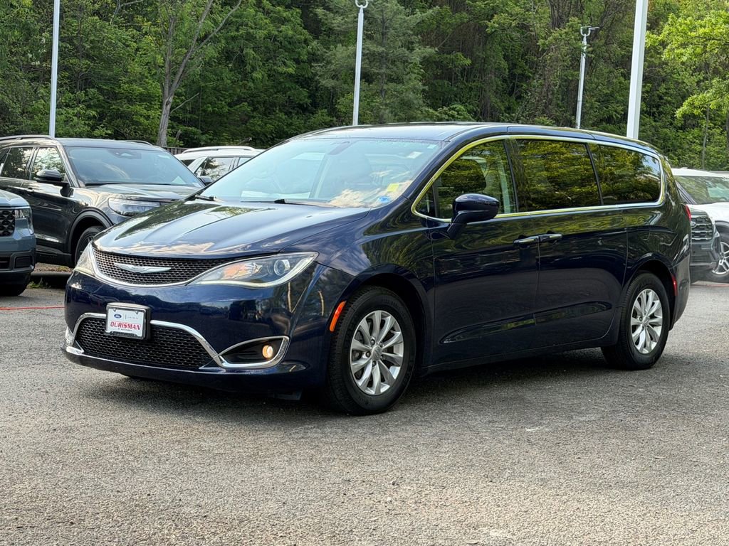 Used 2019 Chrysler Pacifica Touring Plus FWD image 3
