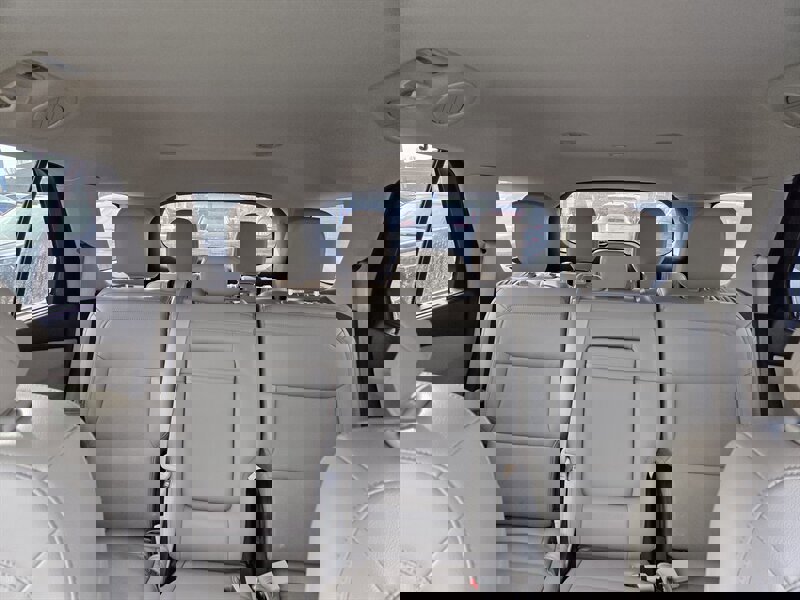 Used 2023 Ford Explorer Limited image 23