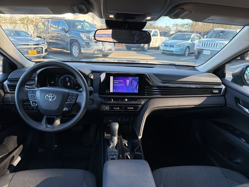 Used 2025 Toyota Camry LE image 21
