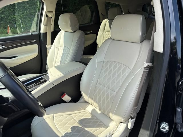 Used 2023 Buick Enclave Avenir w/ Avenir Technology Package FWD image 10