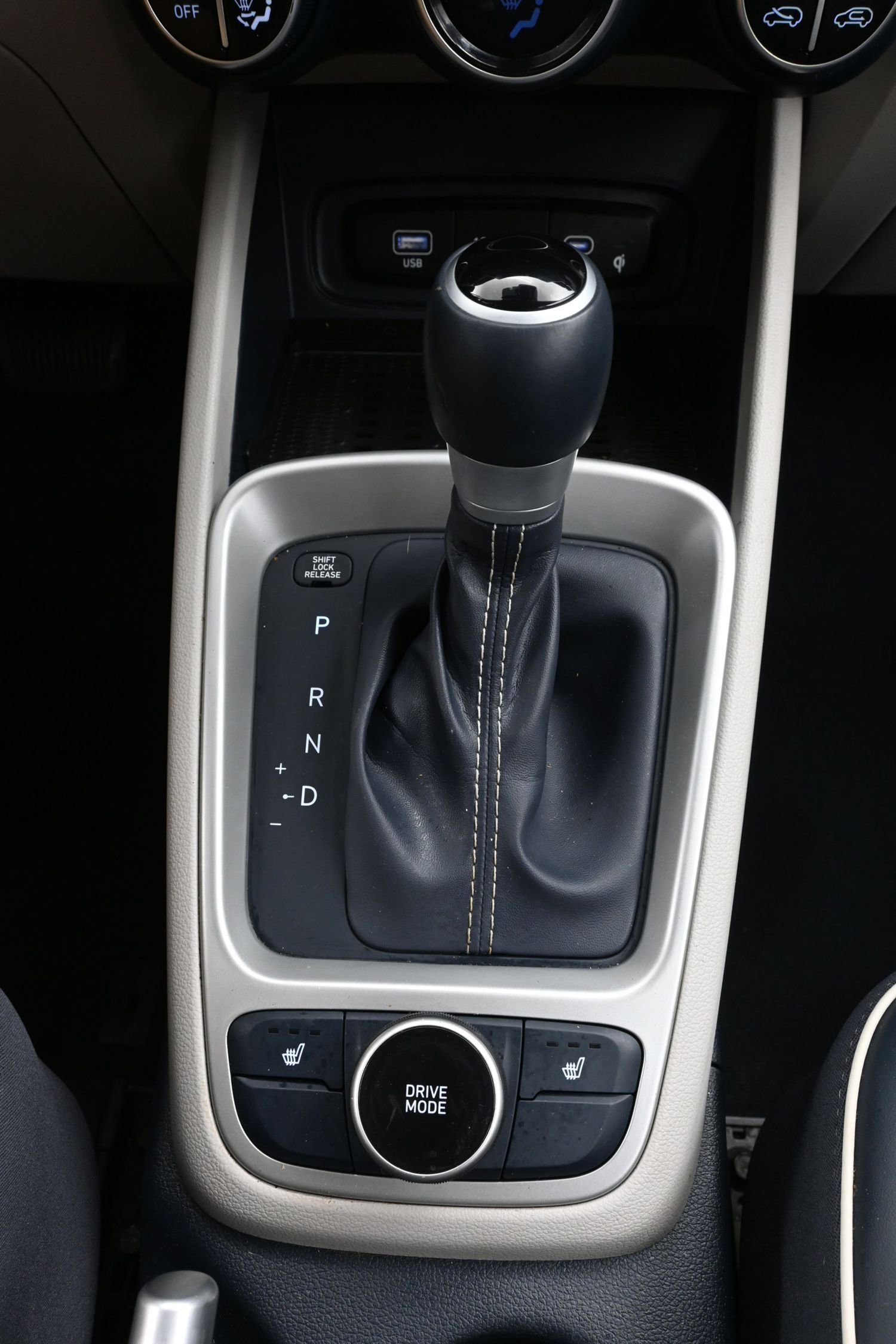 Used 2023 Hyundai Venue Limited w/ Cargo Package image 18