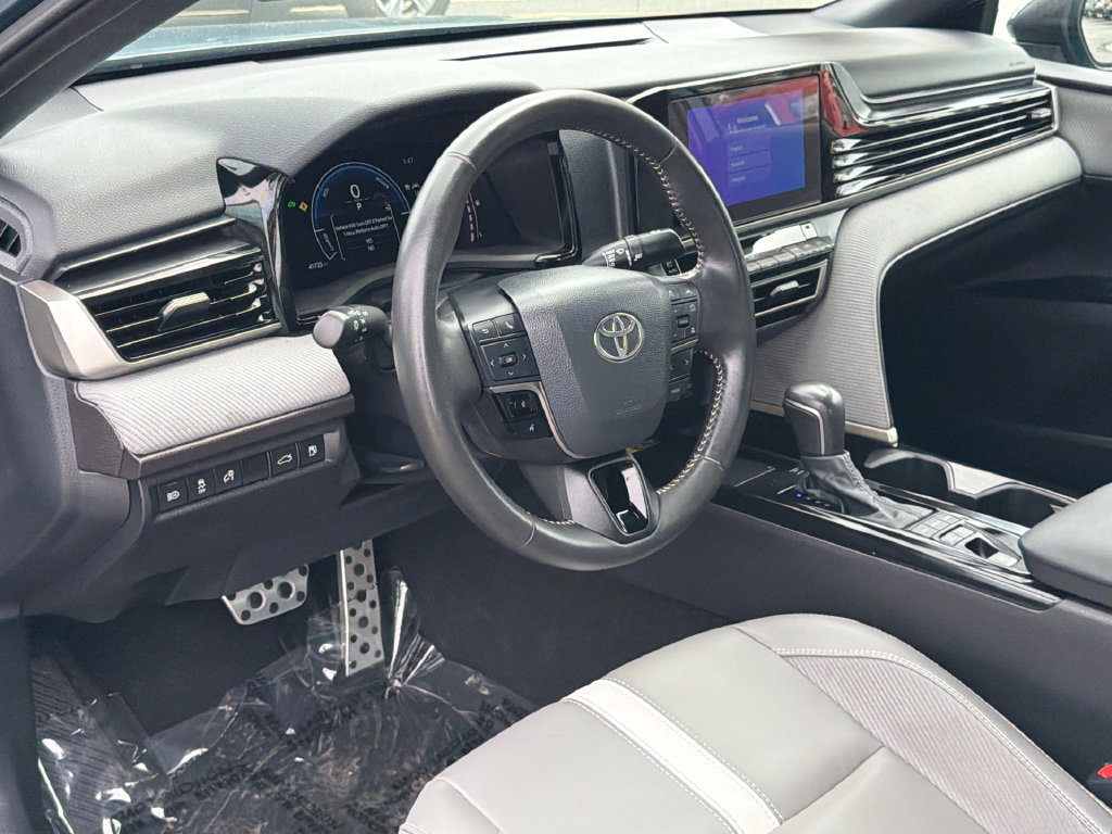Used 2025 Toyota Camry SE w/ Convenience Package FWD image 19