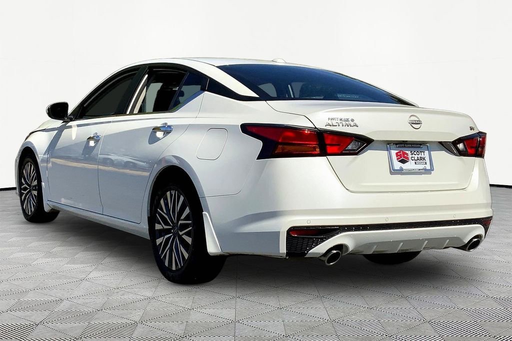 Used 2024 Nissan Altima 2.5 SV w/ SV Premium Package image 4