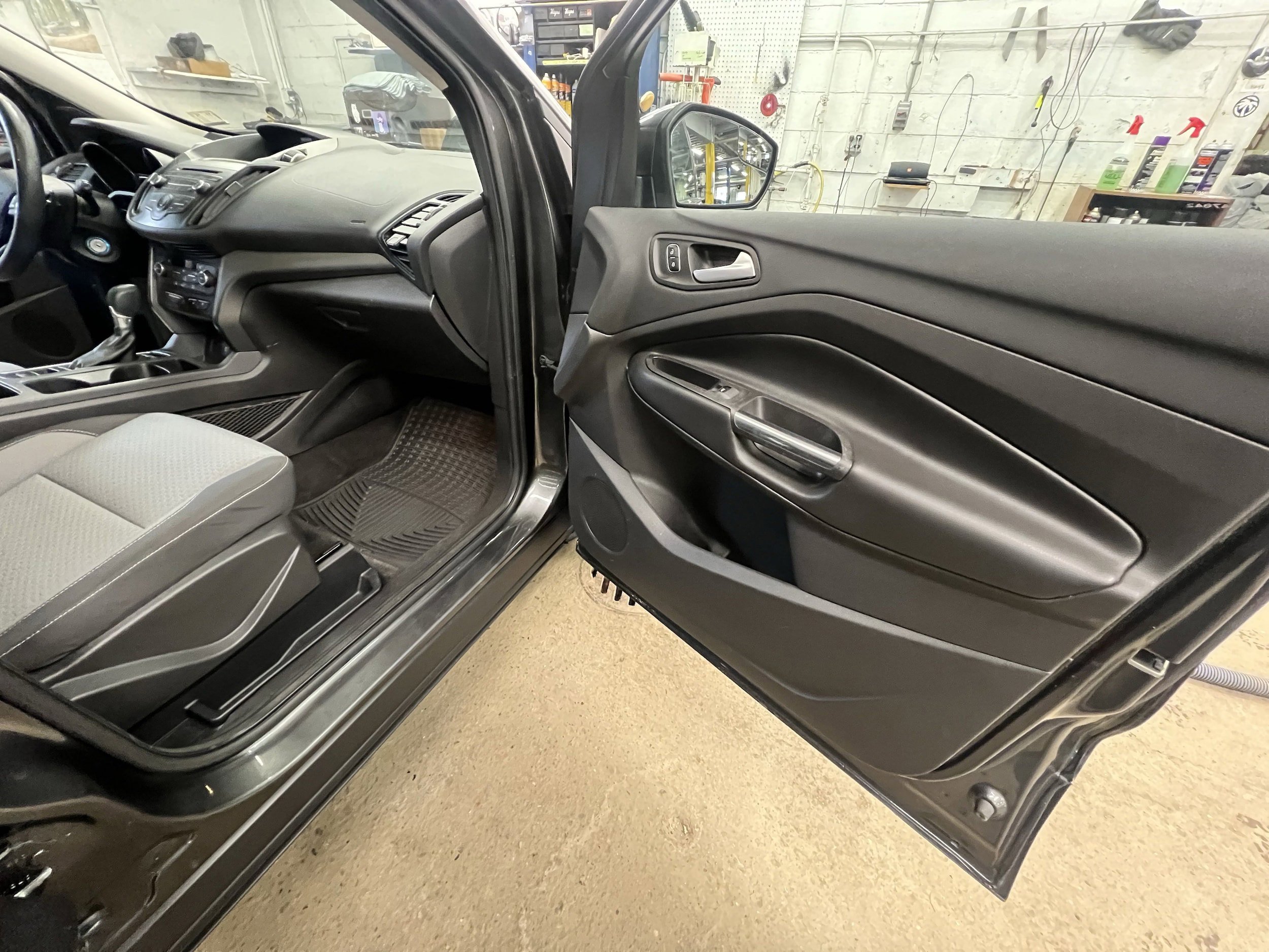 Used 2017 Ford Escape SE image 12