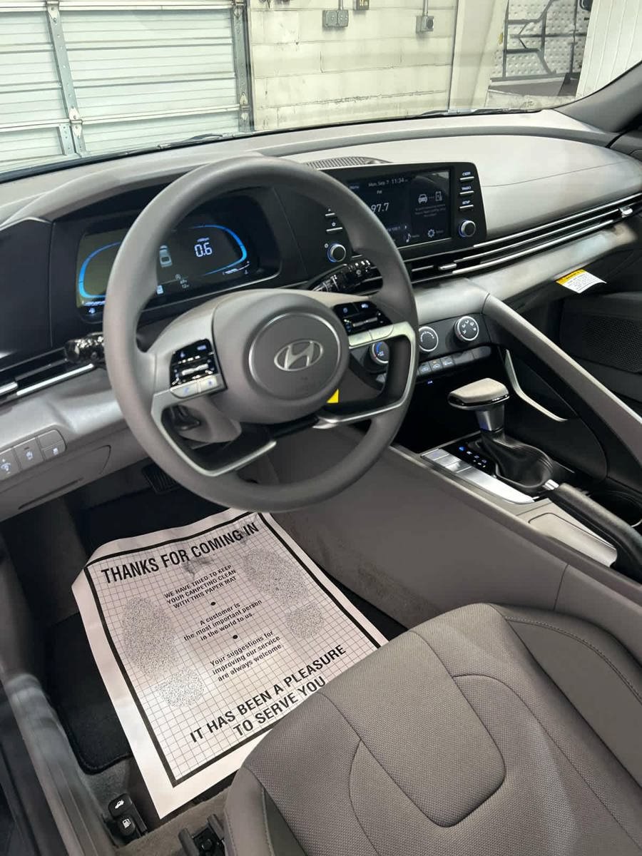New 2026 Hyundai Elantra SE FWD image 9