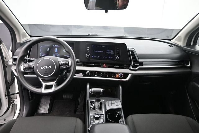 Used 2025 Kia Sportage LX FWD image 12