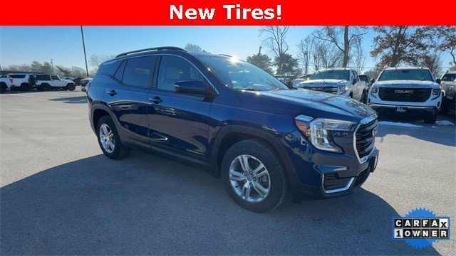 Used 2022 GMC Terrain SLE w/ Driver Convenience Package image 2