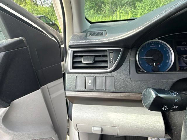 Used 2015 Toyota Camry XLE FWD image 16