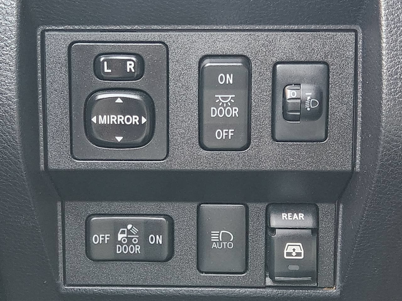 Used 2018 Toyota Tundra SR5 w/ SR5 Upgrade Package RWD image 21