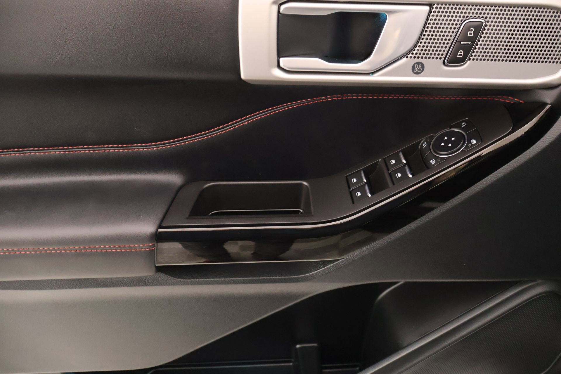 Used 2024 Ford Explorer ST-Line w/ Class IV Trailer Tow Package image 18