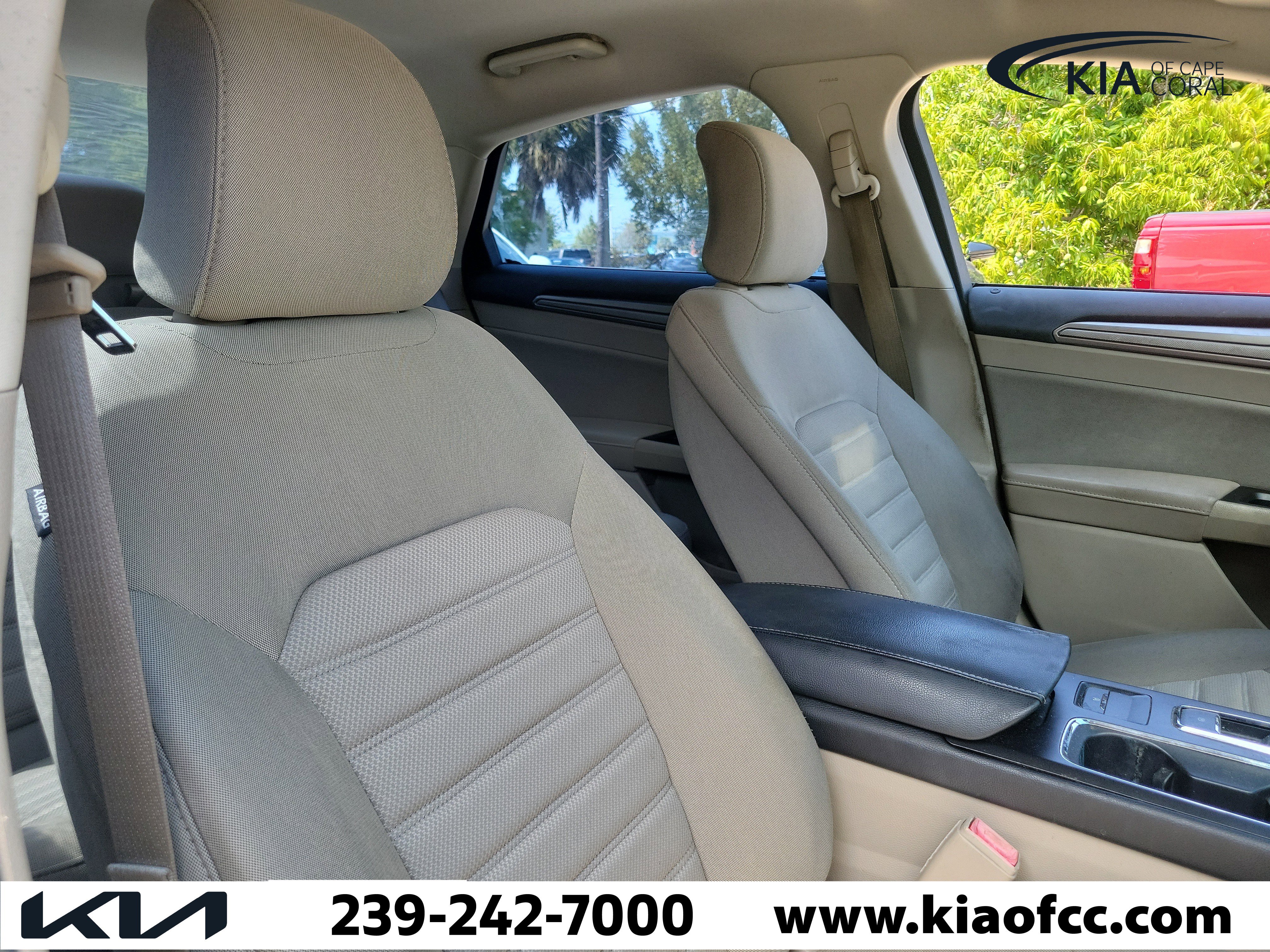 Used 2017 Ford Fusion SE w/ Fusion SE Technology Package image 20