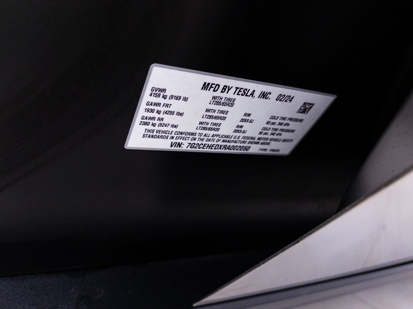 Used 2024 Tesla Cybertruck AWD Crew Cab image 39