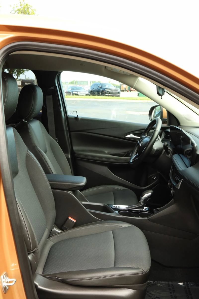 Used 2025 Buick Encore GX Preferred w/ Advanced Technology Package AWD/4WD image 40