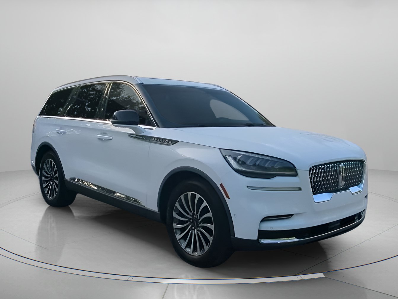Used 2023 Lincoln Aviator Reserve w/ Equipment Group 201A RWD image 2