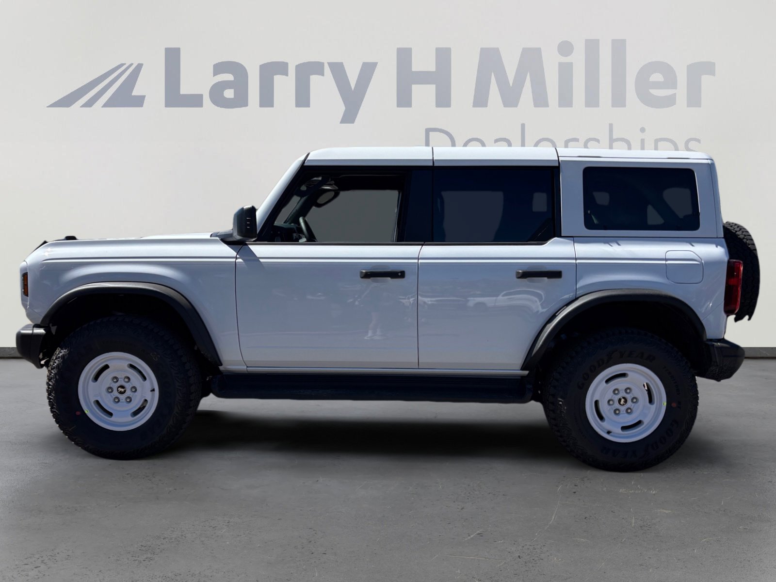 New 2026 Ford Bronco Heritage Edition image 2