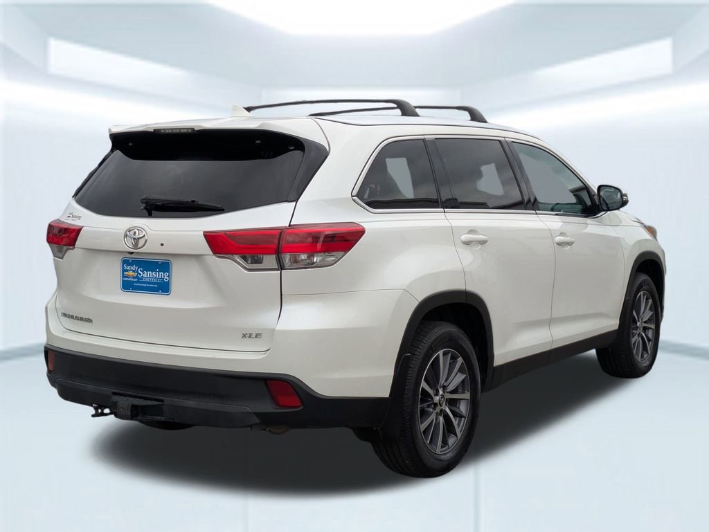 Used 2019 Toyota Highlander SE image 6