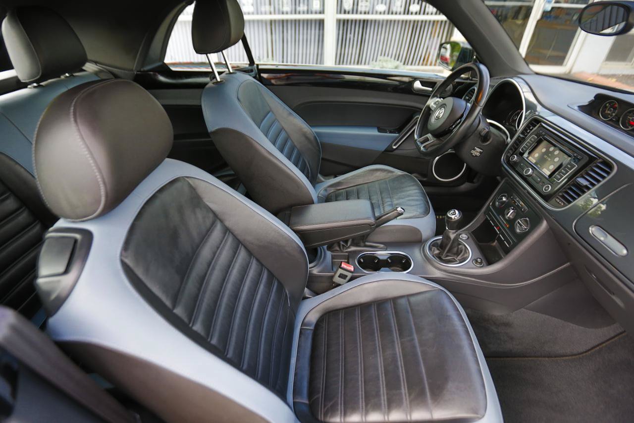 Used 2013 Volkswagen Beetle 2.0T FWD image 19