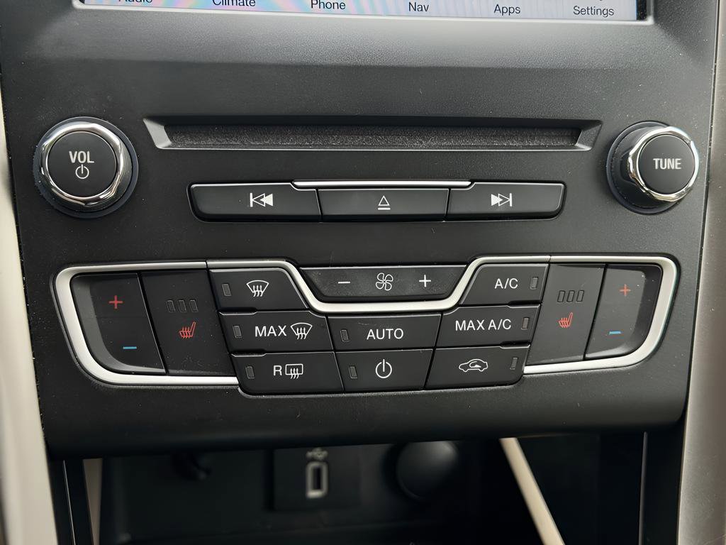 Used 2017 Ford Fusion SE w/ Fusion SE Technology Package image 31