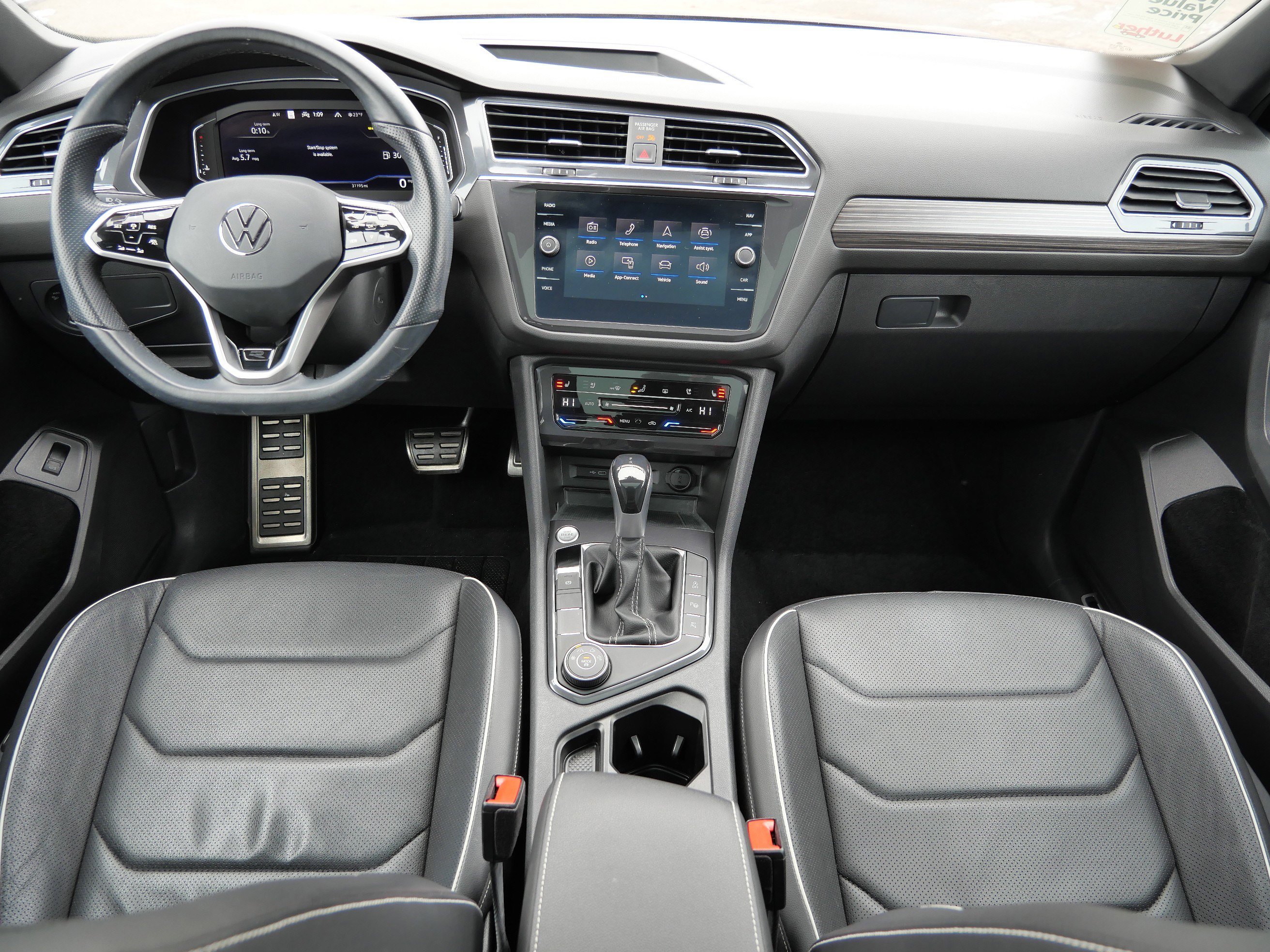 Certified 2022 Volkswagen Tiguan SEL R-Line image 10