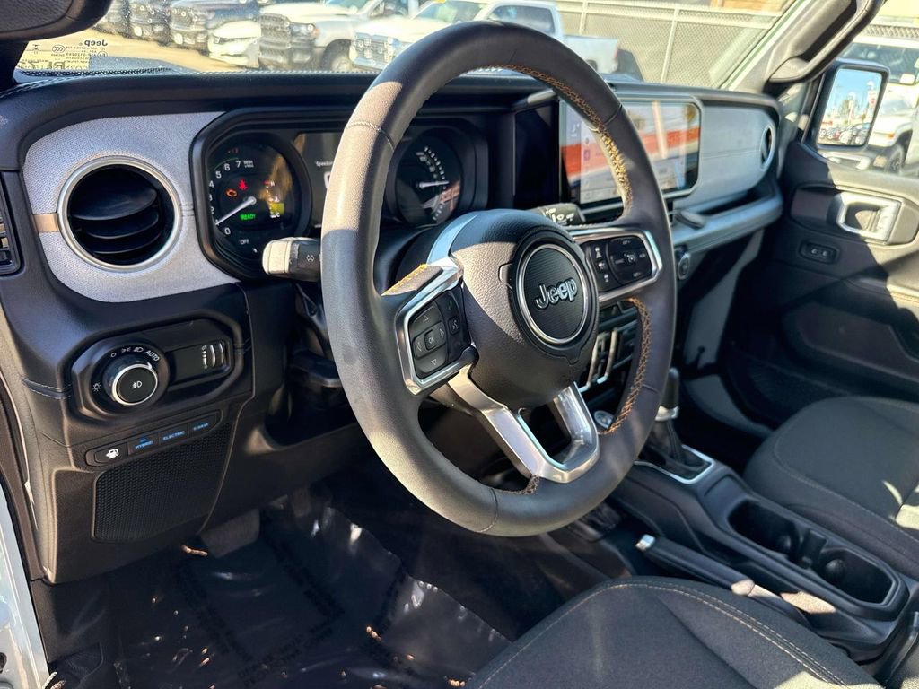 Used 2024 Jeep Wrangler Unlimited Sahara image 27