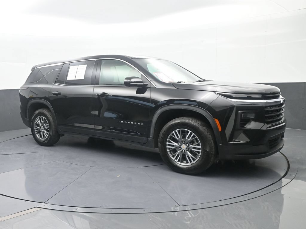 Used 2024 Chevrolet Traverse LS FWD image 8