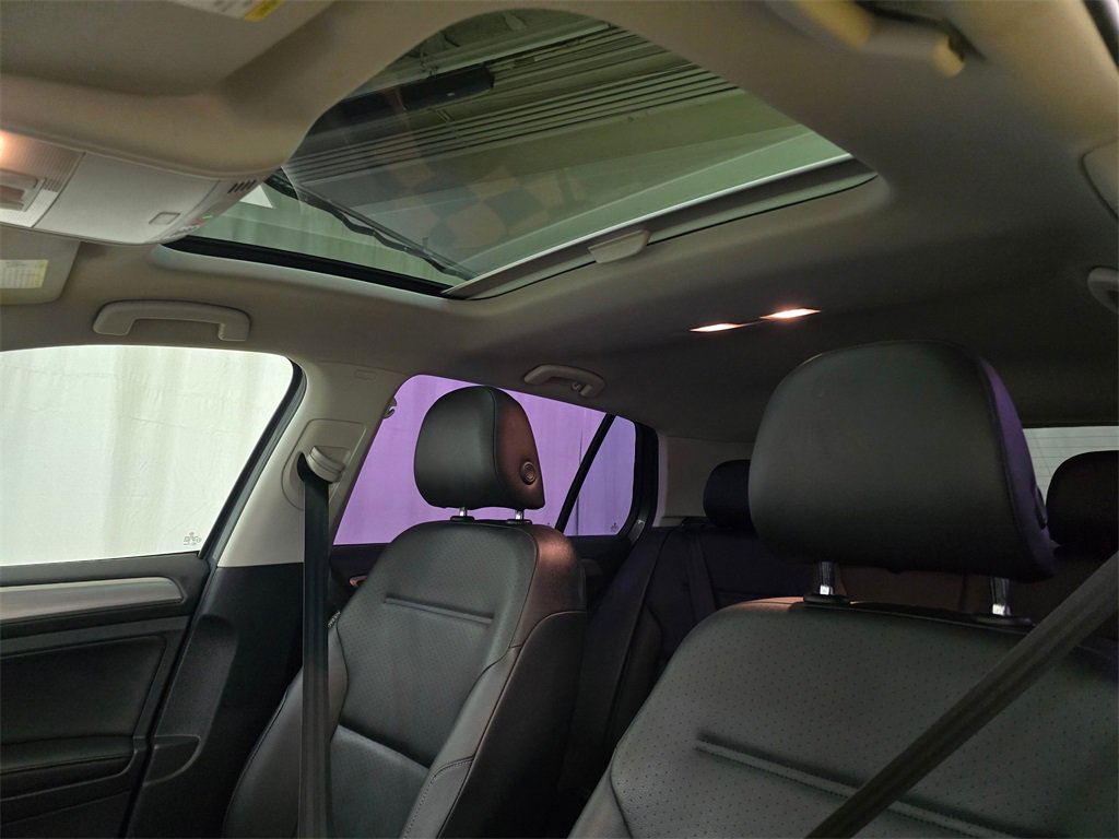 Used 2017 Volkswagen Golf Wolfsburg Edition image 22