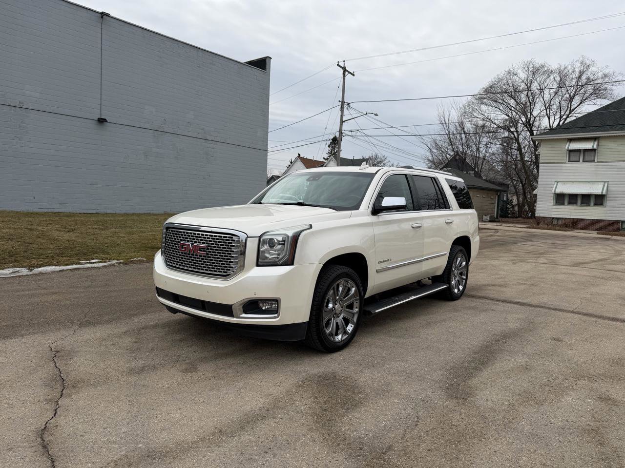 Used 2015 GMC Yukon Denali w/ Premium Package AWD/4WD image 3